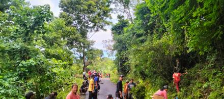 Desa Unggahan Mengadakan Kerja Bakti Gotong royong Pembersihan jalan raya 